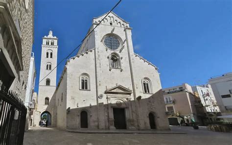 Vista panoramica della Cattedrale di Santa Maria Maggiore a Barletta