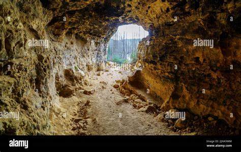 Grotta o cella eremitica scavata nella roccia