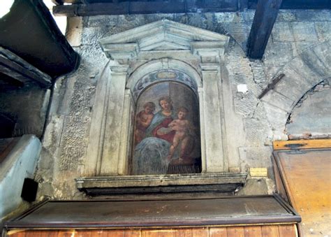 Affresco raffigurante la Madonna che appare sul noce