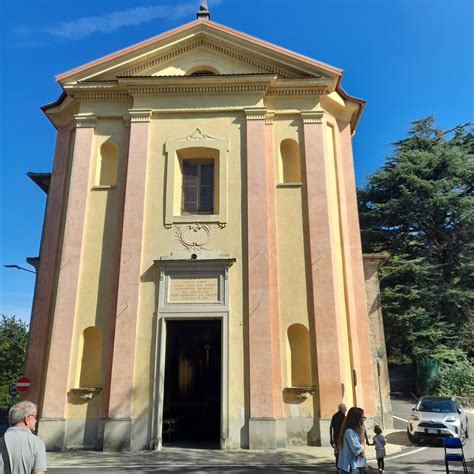Interno della Chiesa della Madonna di Piazza con opera di B. Buglioni