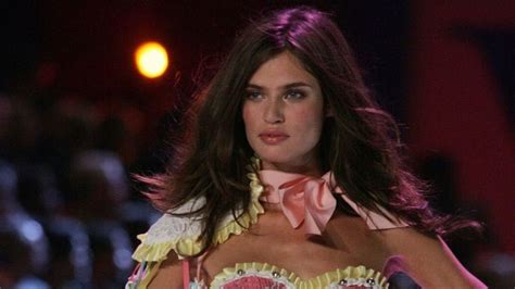 Bianca Balti in passerella durante una sfilata per un noto brand di moda
