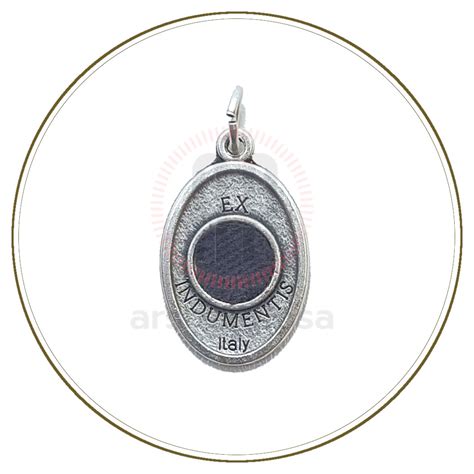 immagine di una medaglia religiosa con reliquia ex indumentis