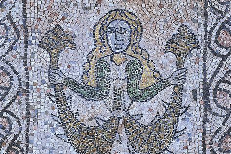 Mosaico della sirena bicaudata