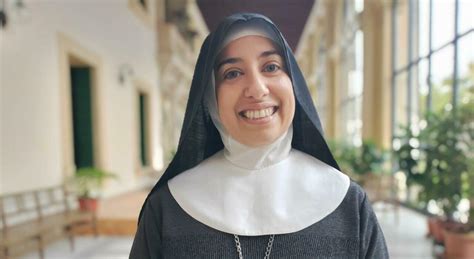 Foto di Suor Aline Pereira Ghammachi sorridente, primi anni