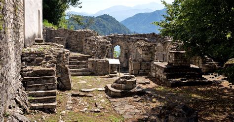 Rovine della Basilica di Sant'Eufemia sull'Isola Comacina