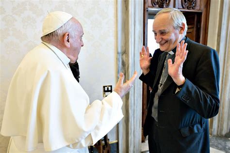 foto del Cardinale Matteo Zuppi durante un intervento