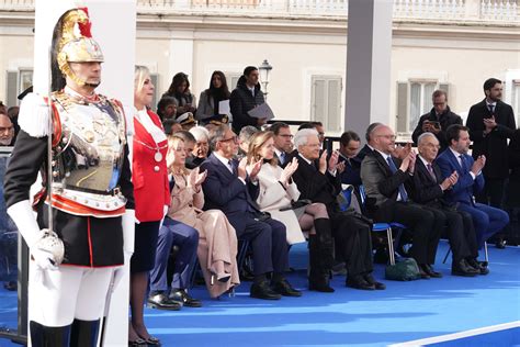 Foto della cerimonia di inaugurazione della Casa dell'Ospitalità con le autorità presenti