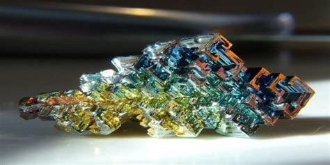 Rappresentazione di nanocristalli di calcogenuri di bismuto