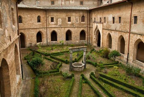Ricostruzione storica del monastero rupestre benedettino