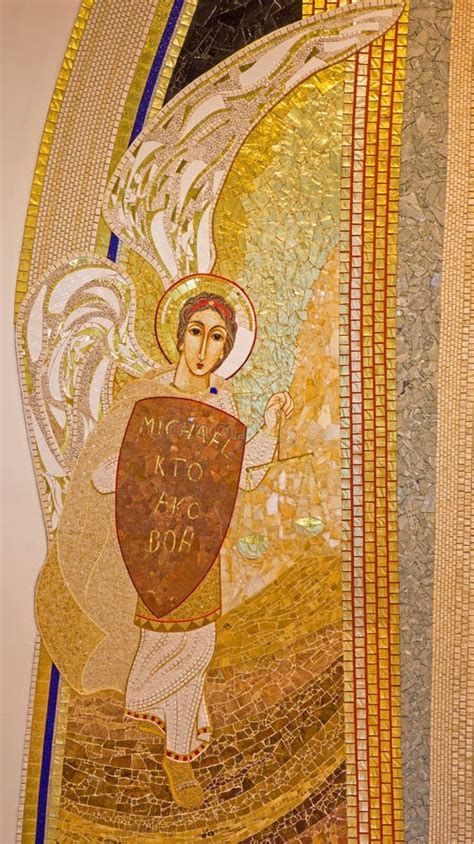 Mosaico di San Michele Arcangelo in abiti da dignitario di corte