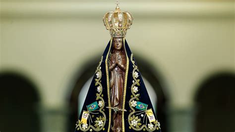Illustrazione della scoperta miracolosa della statua di Nossa Senhora Aparecida nel fiume Paraíba.