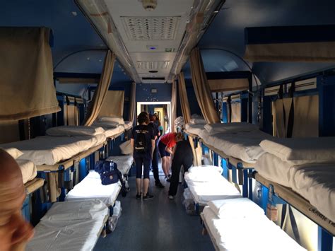 Volontari Unitalsi che assistono i malati sul Treno Bianco
