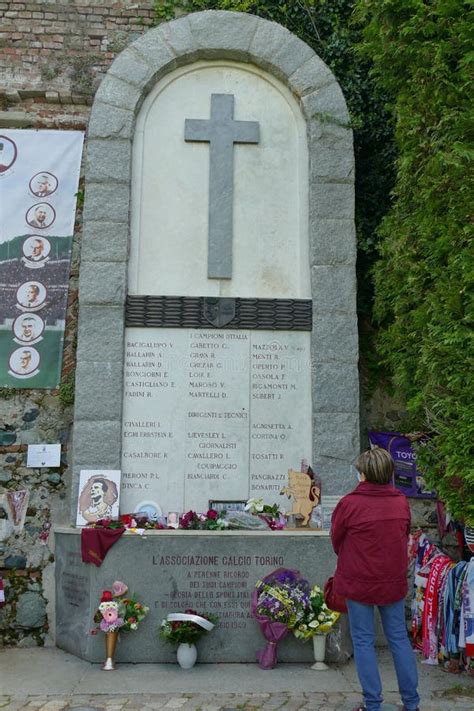 Lapide commemorativa del Grande Torino sul luogo dell'incidente aereo