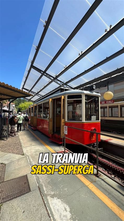 Tranvia Sassi-Superga in salita su un ponte con vista sulla valle