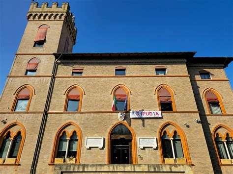 Foto della vecchia chiesa di San Tommaso a Zola Predosa (prima della sconsacrazione)