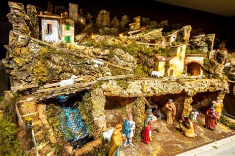 Esempio di presepe in sughero decorato