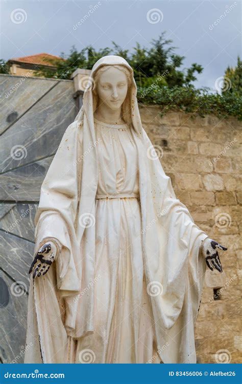 Foto della statua della Vergine Maria di Marienbaum o della Chiesa dell'Assunzione