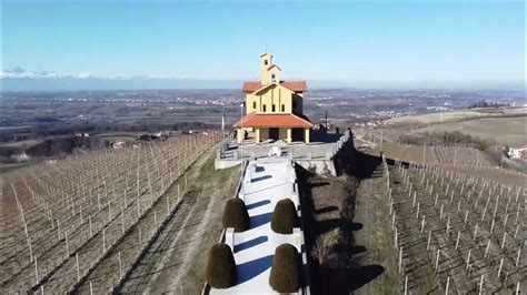 Fotografia aerea o panoramica del Sacrario Partigiano di San Bernardo a Bastia Mondovì, che svetta sulla collina