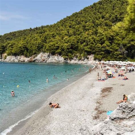 Foto della spiaggia di Felloniche con sabbia fine e mare cristallino