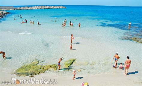 Spiaggia di Torre Vado con la torre e la sabbia dorata
