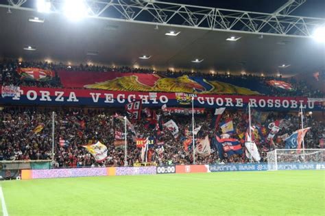 Immagine dello stadio di Genova con tifosi o la gradinata Nord