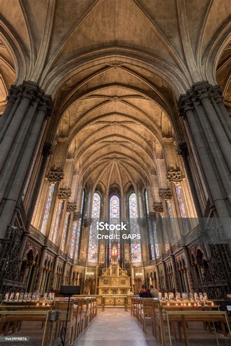 Interno di una cattedrale cattolica