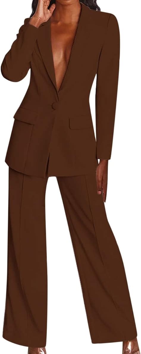 Tailleur elegante sui toni del beige o marrone per battesimo autunnale