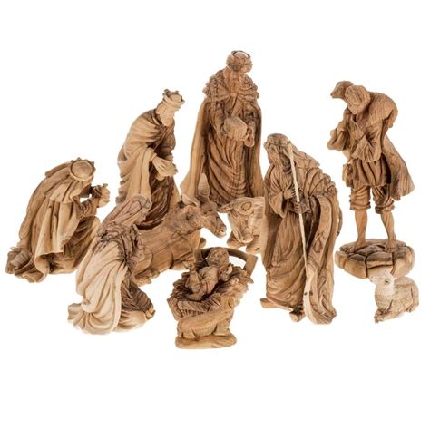 Assortimento di statuine in legno e pietra resistenti per presepe da esterno