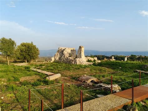 Foto degli scavi recenti nell'area absidale dell'antica Cattedrale di Mileto