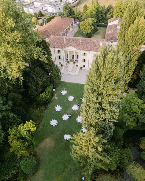 Fotografia della facciata di Villa Rosa