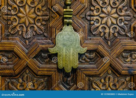 Immagine di vari gioielli a forma di Mano di Fatima (Hamsa)
