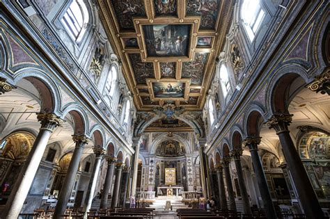 Veduta moderna dell'Isola Tiberina con la basilica di San Bartolomeo e il fiume Tevere