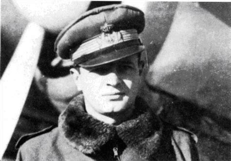 Ritratto fotografico di Carlo Emanuele Buscaglia in divisa