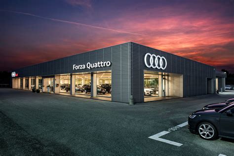 Foto di una concessionaria Marchi Auto moderna