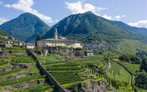 Foto storica del Convento di San Lorenzo ad Arpino dopo la ristrutturazione o durante un evento comunitario
