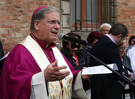 Vescovo di Pistoia in una cerimonia