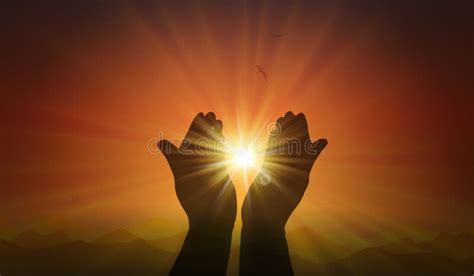 Illustrazione di mani giunte in preghiera con raggi di luce che simboleggiano lo Spirito Santo