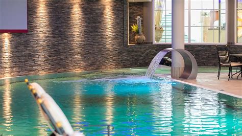 Interno della piscina coperta e dell'area spa dell'Hotel Giubileo