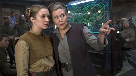 Carrie Fisher nei panni della Principessa Leia e Billie Lourd