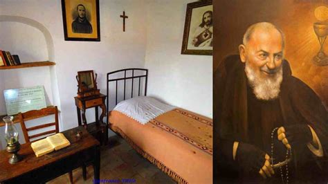 Interno della casa di Padre Pio a Pietrelcina, con la camera da letto del santo