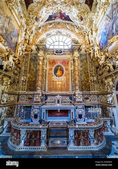 Foto della Cappella del Sacro Cuore di Gesù a Pavia con fedeli