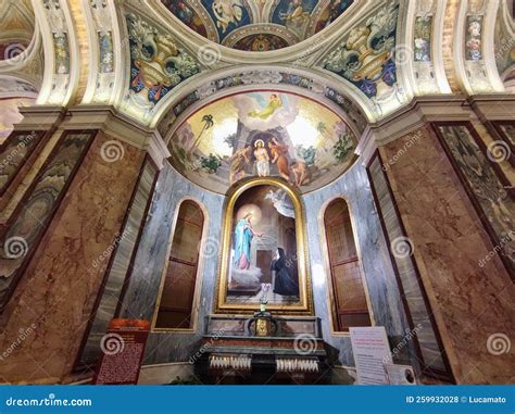 Foto interni moderni della Cappella del Sacro Cuore di Pavia