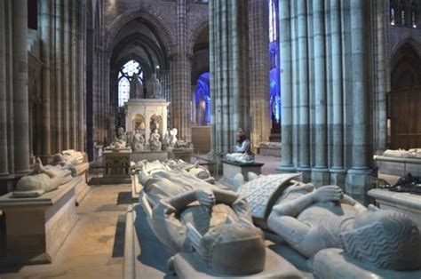Veduta interna della Basilica di Saint-Denis, luogo di sepoltura dei re di Francia
