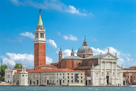 Veduta aerea dell'Isola di San Giorgio Maggiore con la Basilica e il campanile