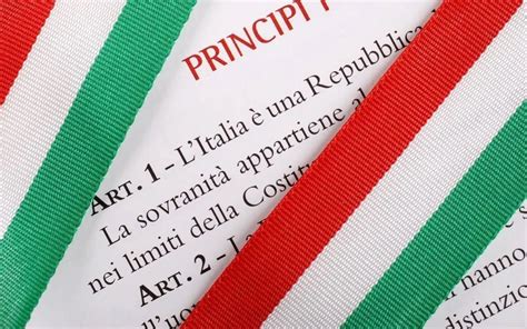 Rappresentazione simbolica della Costituzione italiana, con riferimenti alla persona umana
