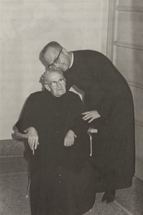 Gabriele Amorth in gioventù, possibilmente in abiti civili o della resistenza