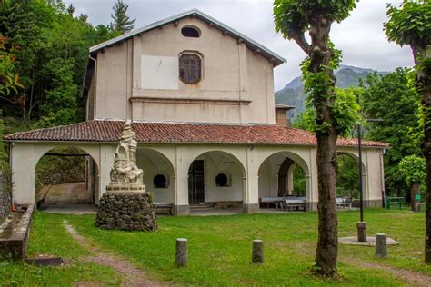 Foto esterna del Santuario della Novareia