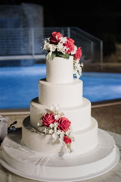 Torta nuziale e battesimale con decorazioni combinate