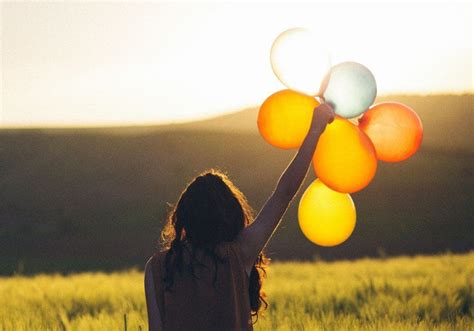 Illustrazione di persone che esprimono gioia e serenità