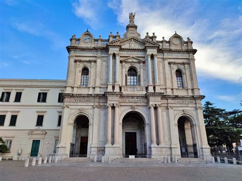 Facciata del Santuario della Beata Vergine della Fossetta a Novellara
